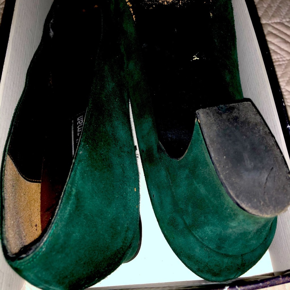 12M women’s shoes. Stuart Weitzman